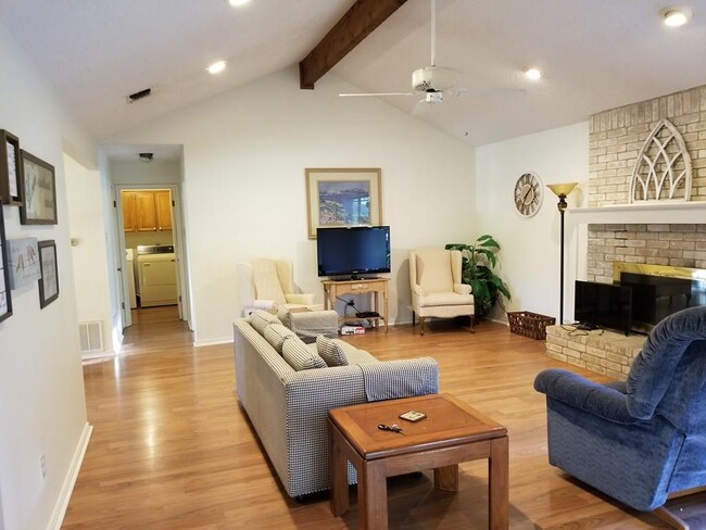 Foto del edificio - 218 Skyview Dr