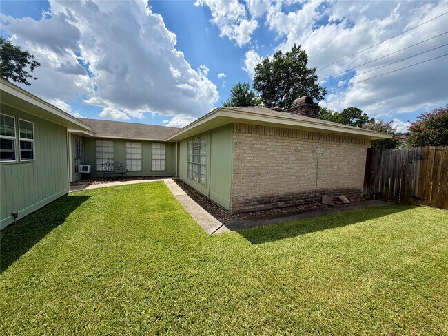 Building Photo - 13330 Cologne Dr
