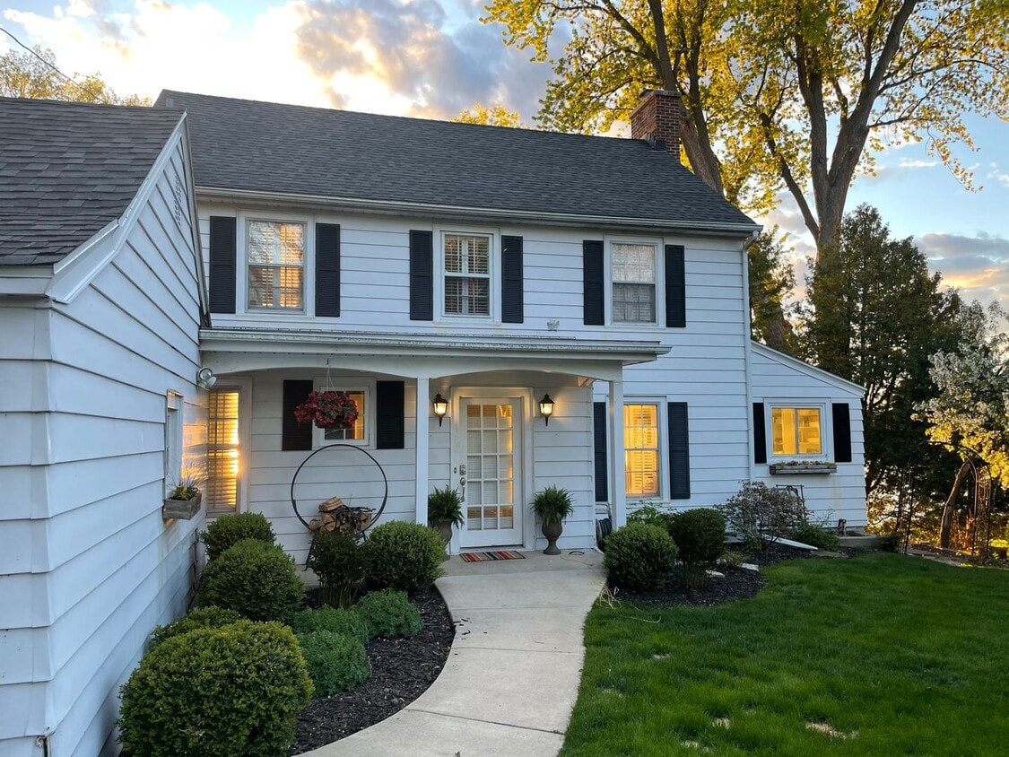 Primary Photo - Maple Bluff House
