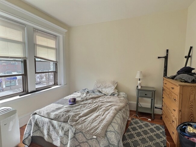 Building Photo - 1376 Beacon St