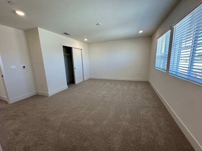 Foto del edificio - 7820 Rivermeadow Wy