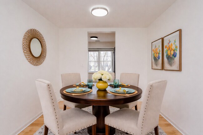 Foto del edificio - 1217 N Village Dr