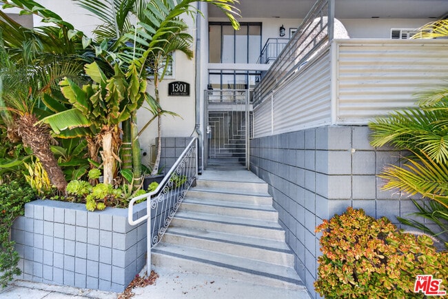 Foto del edificio - 1301 Flores St