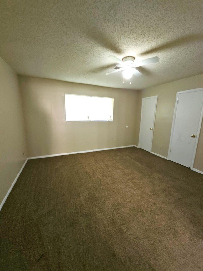 Foto del edificio - 2203 Goldbrier Ln