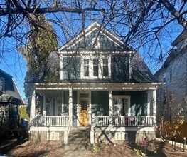 Building Photo - 2047 NE Davis St