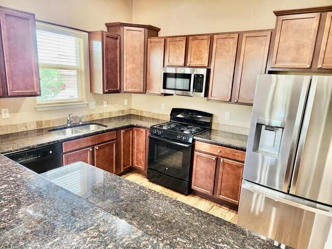 Foto del edificio - Move in ready home on Davey Crocket!
