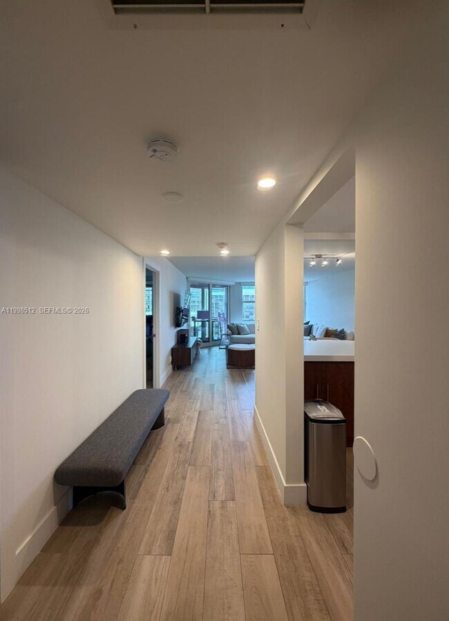 Foto del edificio - 1925 Brickell Ave