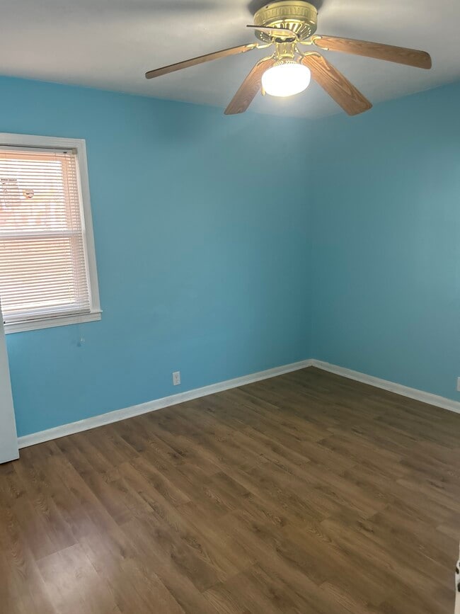 Building Photo - 717 Dogwood Ln