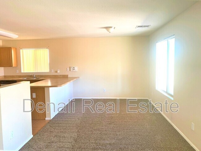 Foto del edificio - 6698 E Summerset Rd