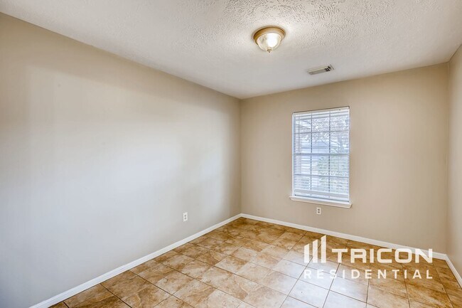 Foto del edificio - 10910 Linwood Ct