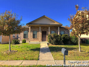 Building Photo - 5977 Midcrown Dr