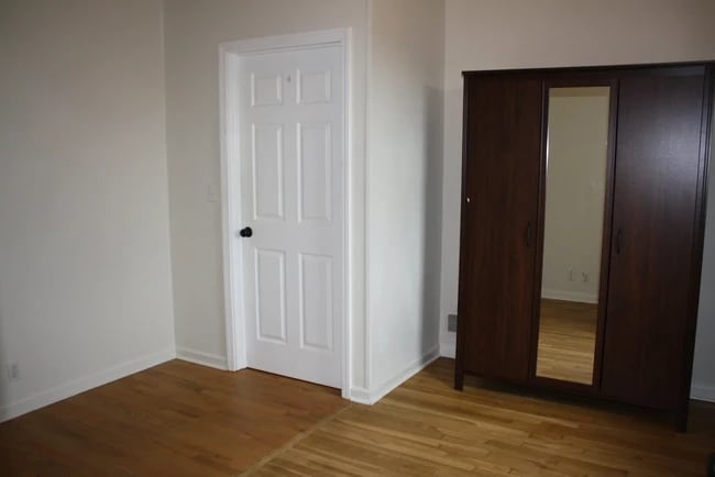 Foto del edificio - 221 E 10th St