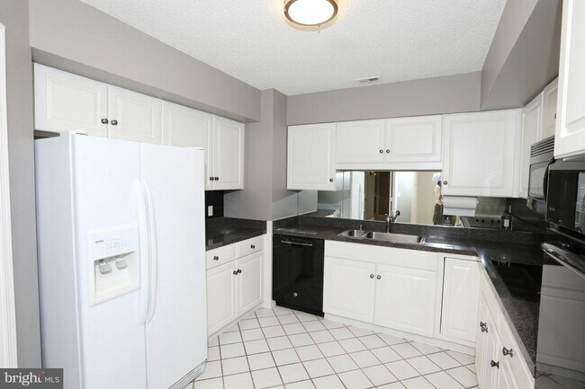 Foto del edificio - 5809 Nicholson Ln