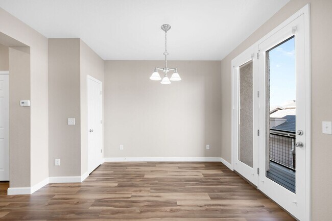 Building Photo - 3BD, 2.5BA Englewood Townhome with 2-Car Garage