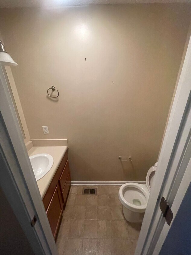 Primary Photo - 3 Bed 2.5 Bath Townhome For Rent in Prattv...