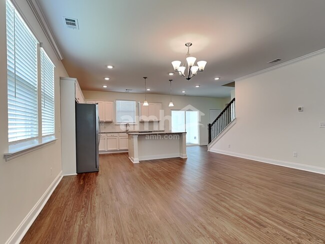 Building Photo - 207 Parkside Blvd
