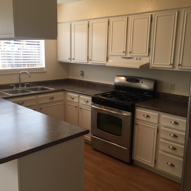 Foto del edificio - Large 2 bed/2.5 bath near 6th & Union