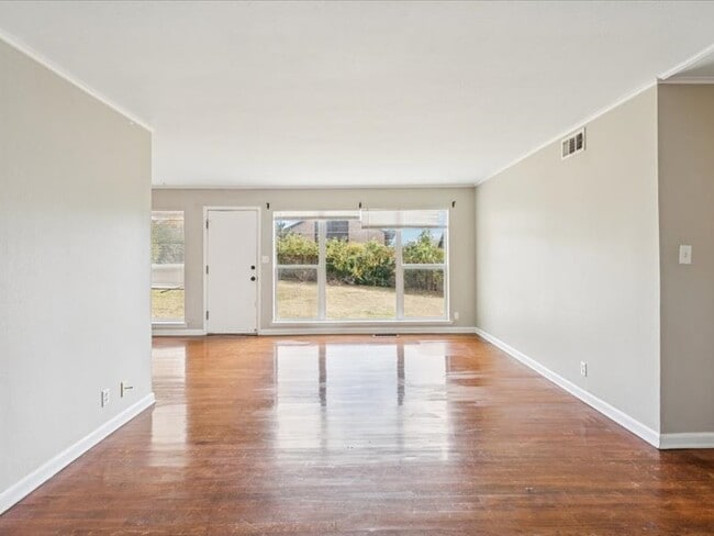 Foto del edificio - 2607 S Maplewood Ave