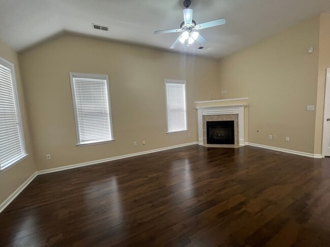 Building Photo - 1/2 OFF FURST FULL MONTH'S RENT! Desirable...