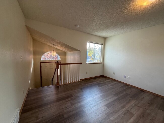 Building Photo - Near Ft Carson, 1342sf Bi-level, 3bd/2ba/2-car!