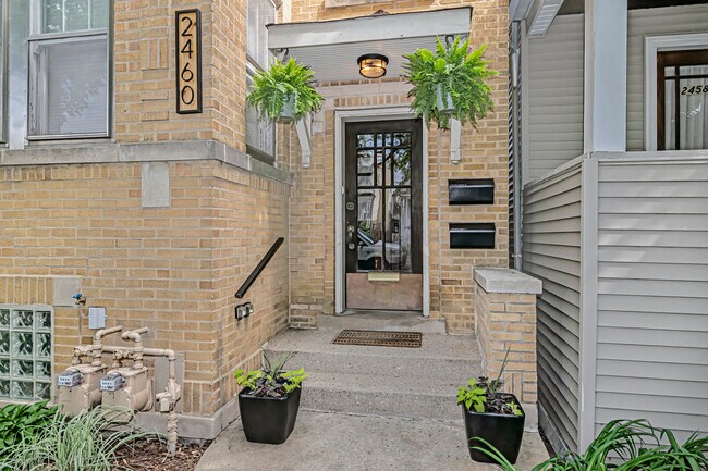 Foto del edificio - 2460 W Cullom Ave