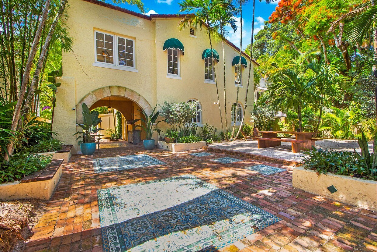Foto principal - 4040 Ensenada Ave