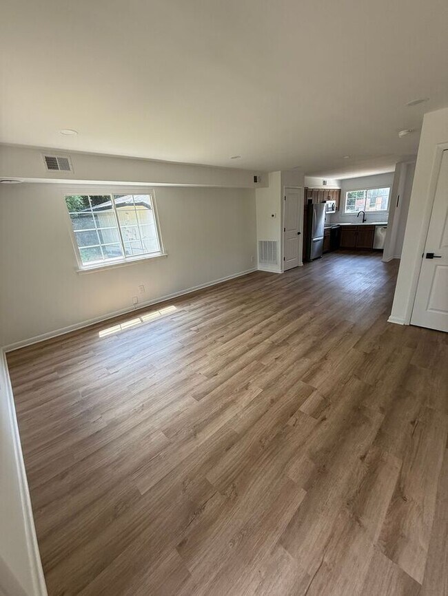 Building Photo - 708 Hawes Ct