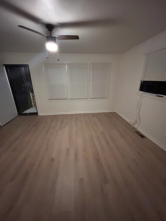 Sala de estar - 3007 Central Ave
