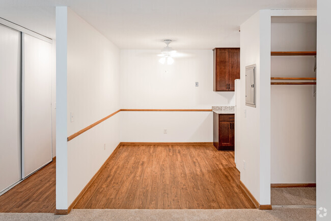 2BR, 1BA - Belgrove Apartments