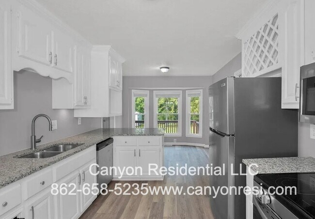 Foto del edificio - 217 Overton Rd