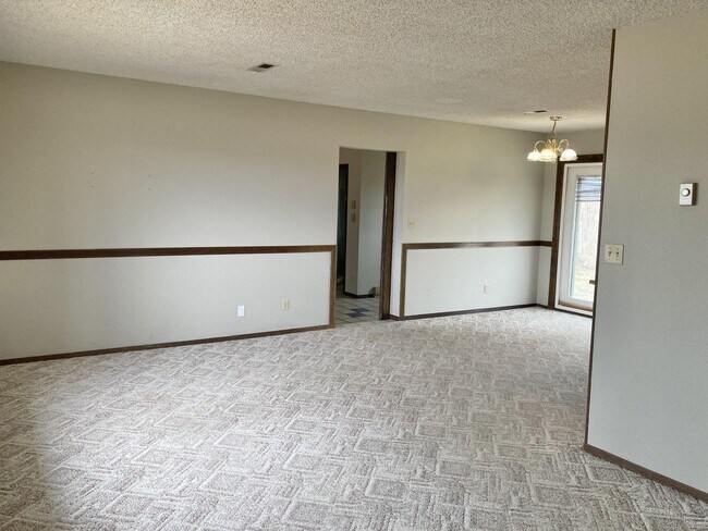 Foto del edificio - 3680 Valley Dr