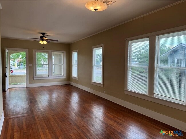 Building Photo - 507 N Gonzales St