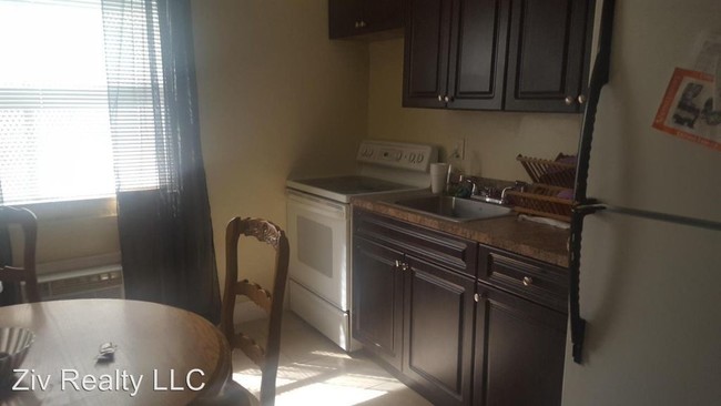 Foto del edificio - 1425 W 31st St