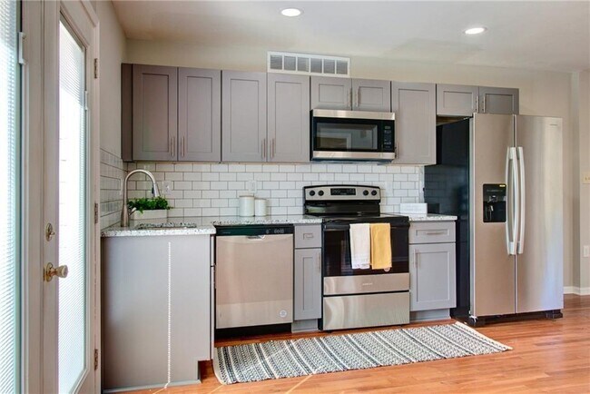 Foto del edificio - 3664 High Green Dr