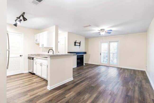 Foto del edificio - 528 Granville Ct