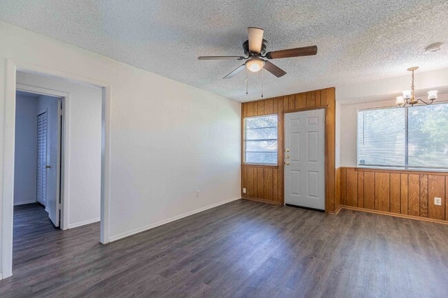 Building Photo - 4910 Tennyson Dr