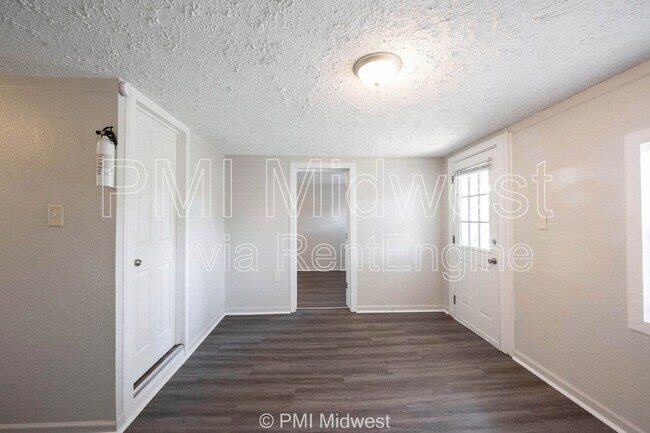 Foto del edificio - 2142 W Us-40