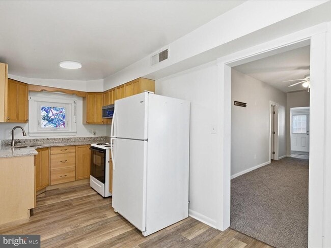 Building Photo - 807 Beach Ave
