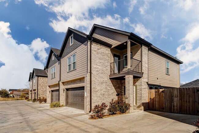 Building Photo - 4677 Bellfort Ave