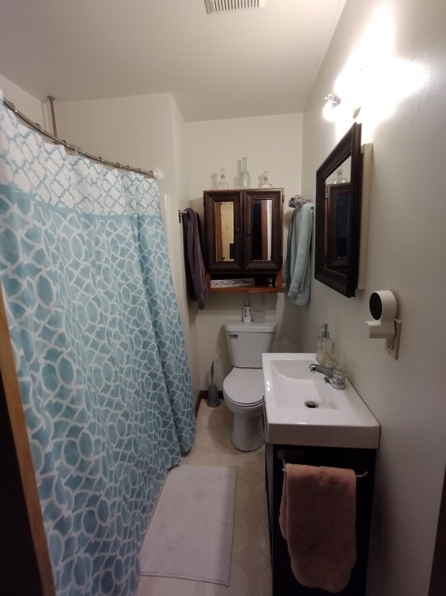 Building Photo - 704 Ware St