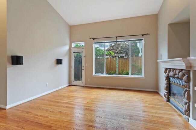 Building Photo - 3 bedroom in Sammamish WA 98074