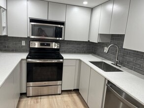 Building Photo - 9441 Live Oak Pl