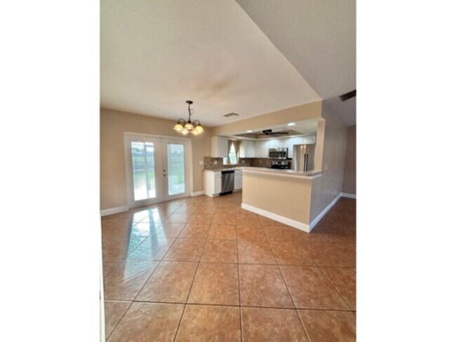 Building Photo - BEAUTIFUL 3 Bedroom 2 bath Move-In Ready!