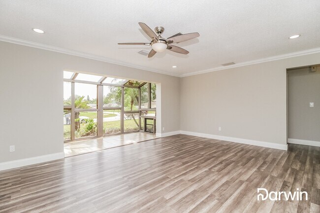 Foto del edificio - 7347 Fieldcrest Ave