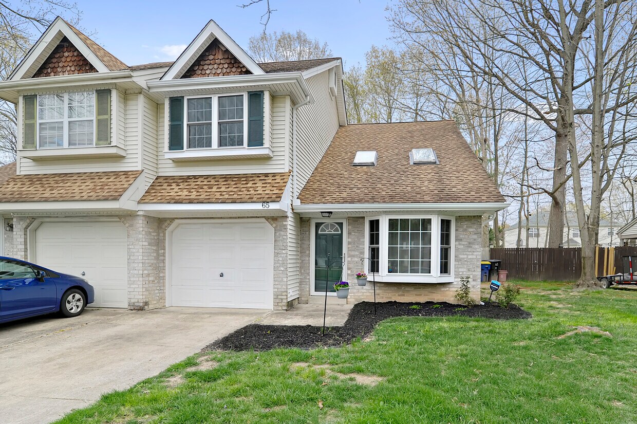 Foto principal - 65 Stoney Dr
