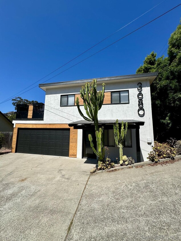 Foto principal - 3680 Curlew St