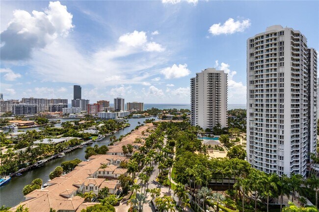 Foto del edificio - 3640 Yacht Club Dr