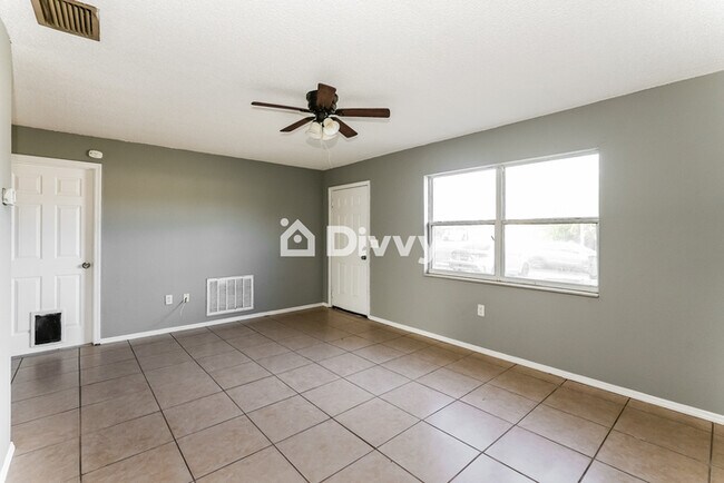Building Photo - 9292 Spring Hill Dr, Spring Hill, FL 34608