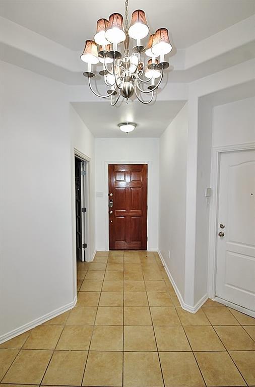 Building Photo - 5840 Somerton Dr