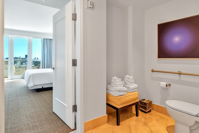 Building Photo - 4401 Collins Ave